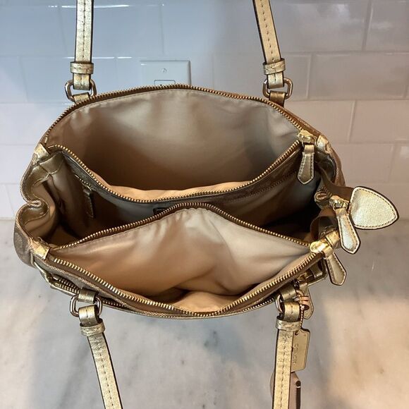 Coach Peyton Signature Jordan Double Zip Carryall - Picture 13 of 16